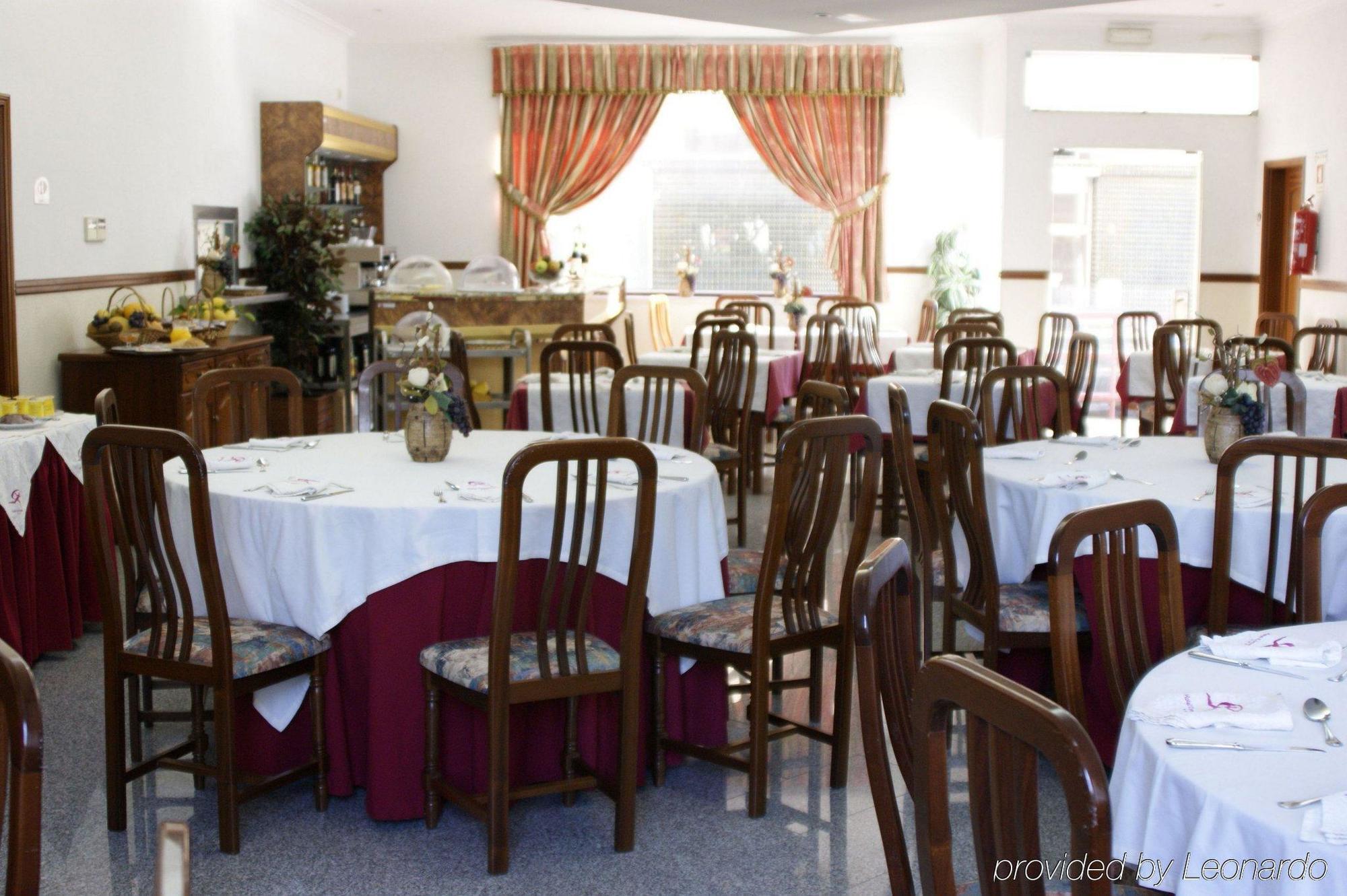 Hotel Comendador Bombarral Restoran fotoğraf